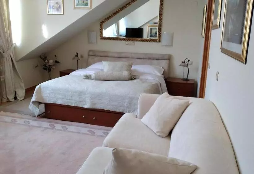Habitació Deluxe, Livadić