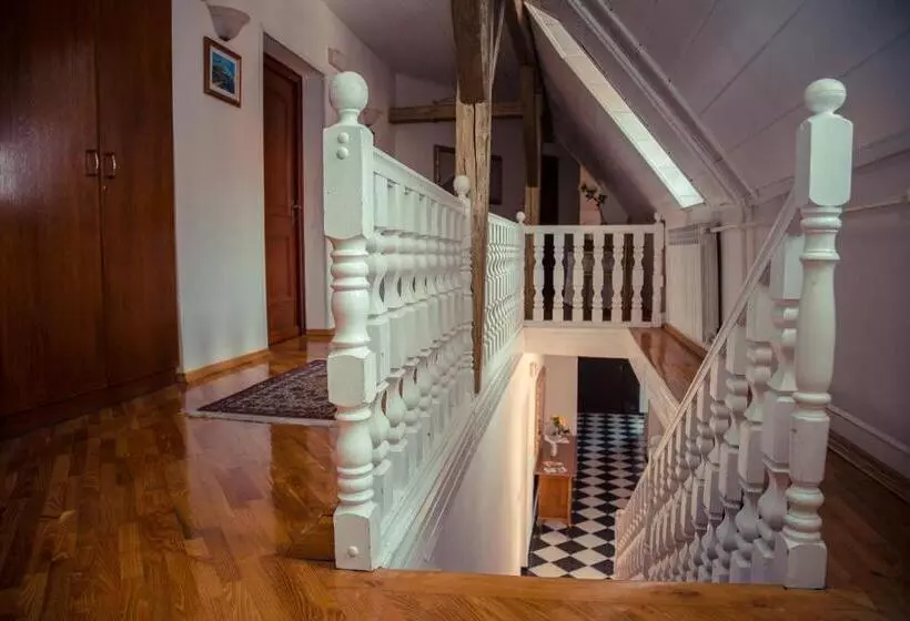Habitació Deluxe, Livadić