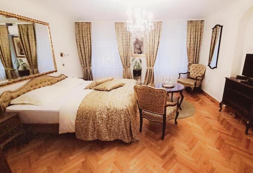 اتاق استاندارد, Livadić
