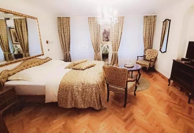 Habitació Estàndard, Livadić