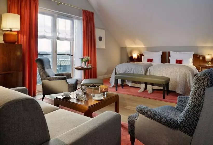 Junior Suite, Louis C. Jacob
