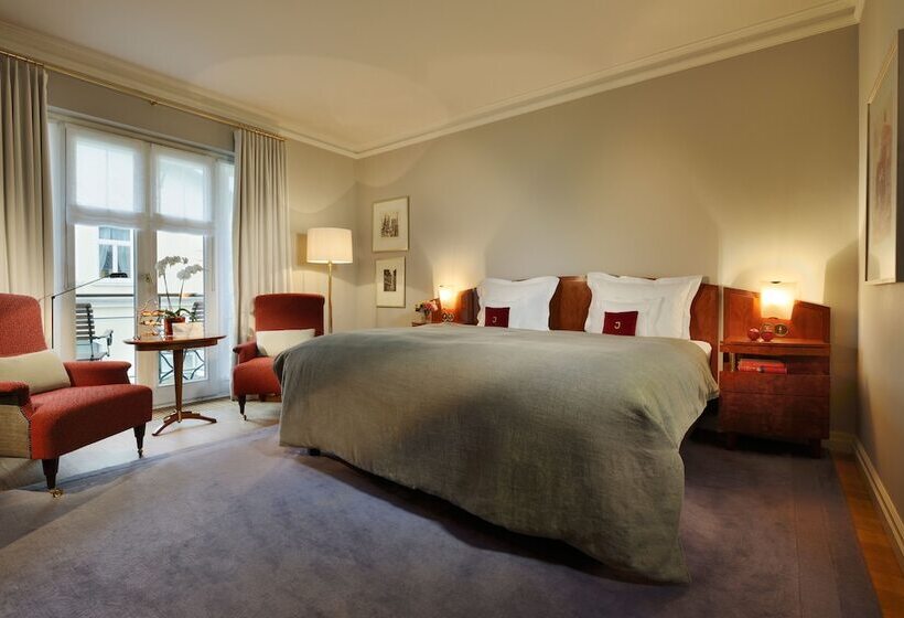 小型套房, Louis C. Jacob