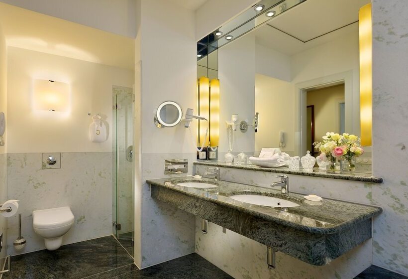 套房, Louis C. Jacob