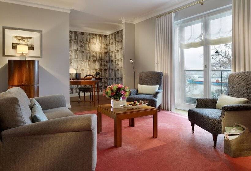 套房, Louis C. Jacob