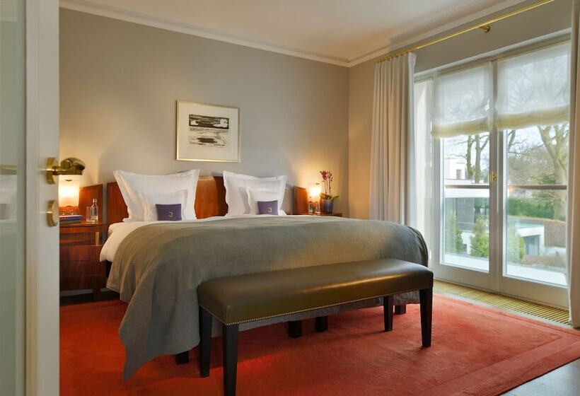 套房, Louis C. Jacob