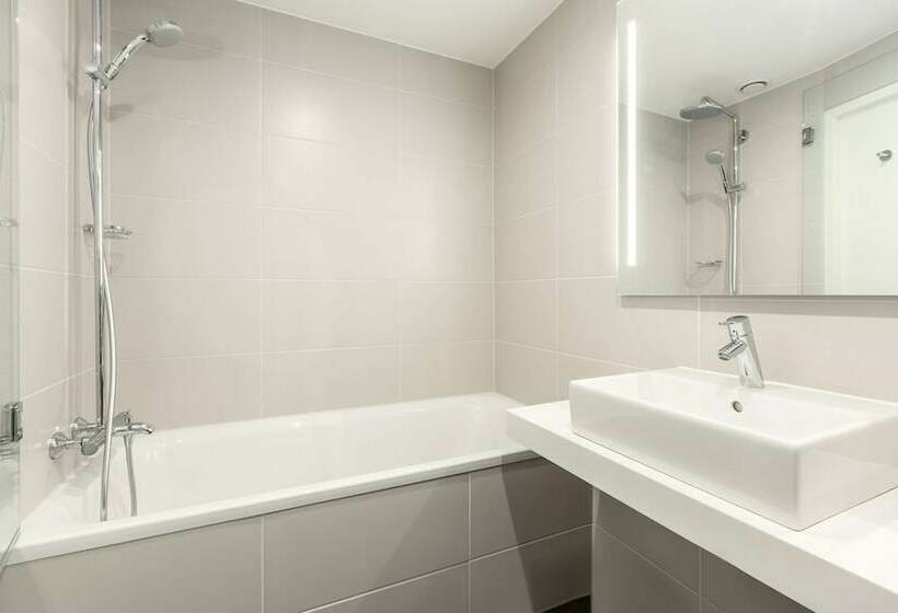Номер Стандарт Трехместный, NH City Centre Amsterdam