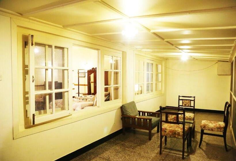 سوییت خانوادگی, Springfields   A Heritage Palace Since 1902