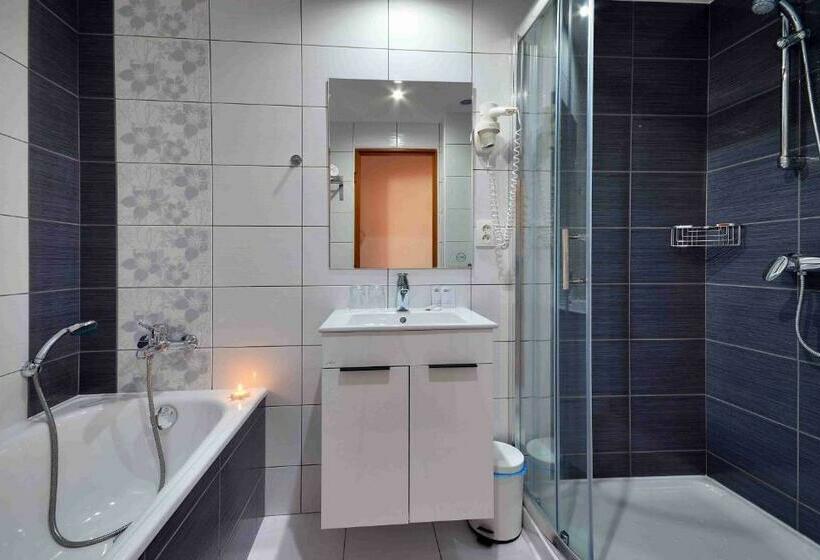 غرفة قياسية ثلاثية, Vega Luhacovice