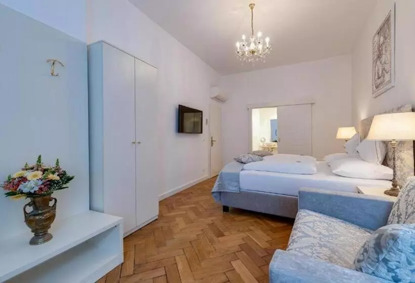 اتاق استاندارد سه نفره, Boutique Hotel Goldenes Lamm
