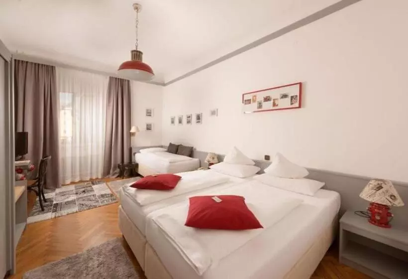 اتاق استاندارد سه نفره, Boutique Hotel Goldenes Lamm