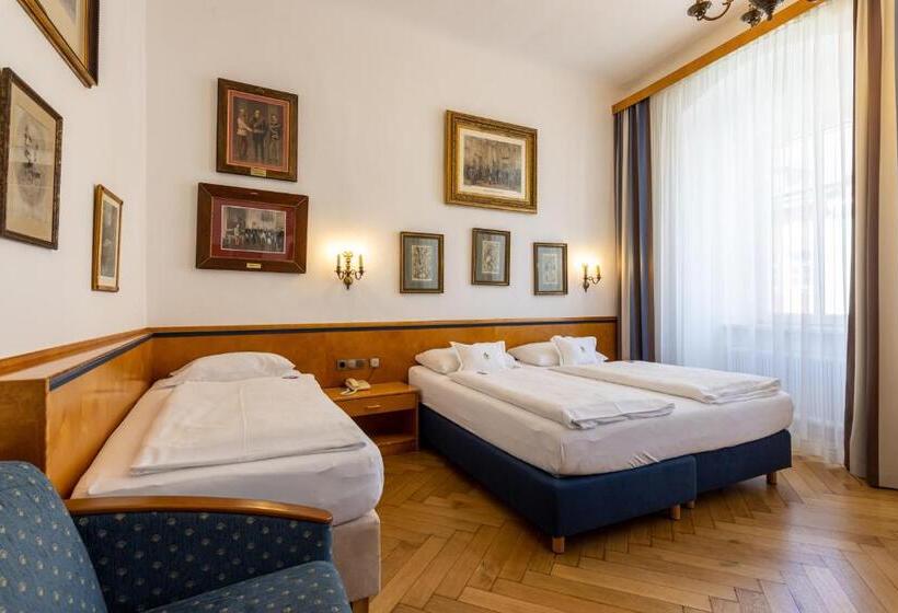 スタンダードトリプルルーム, Boutique Hotel Goldenes Lamm