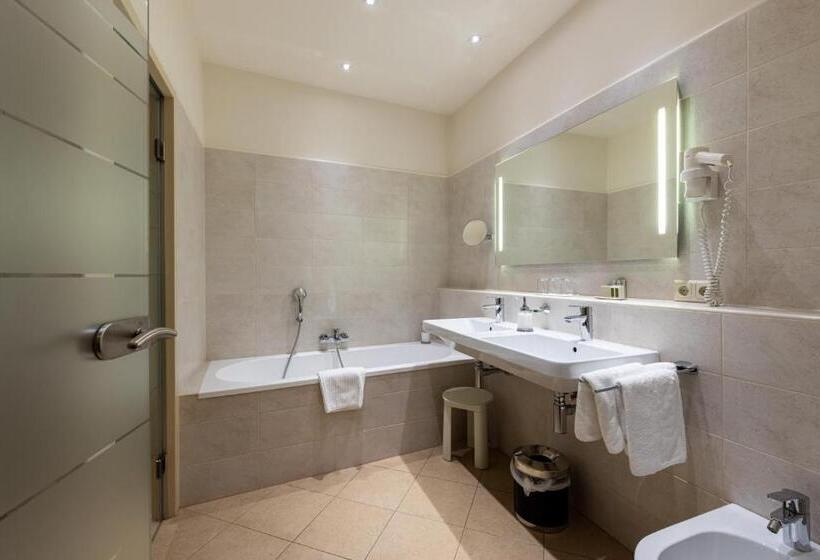 スタンダードトリプルルーム, Boutique Hotel Goldenes Lamm