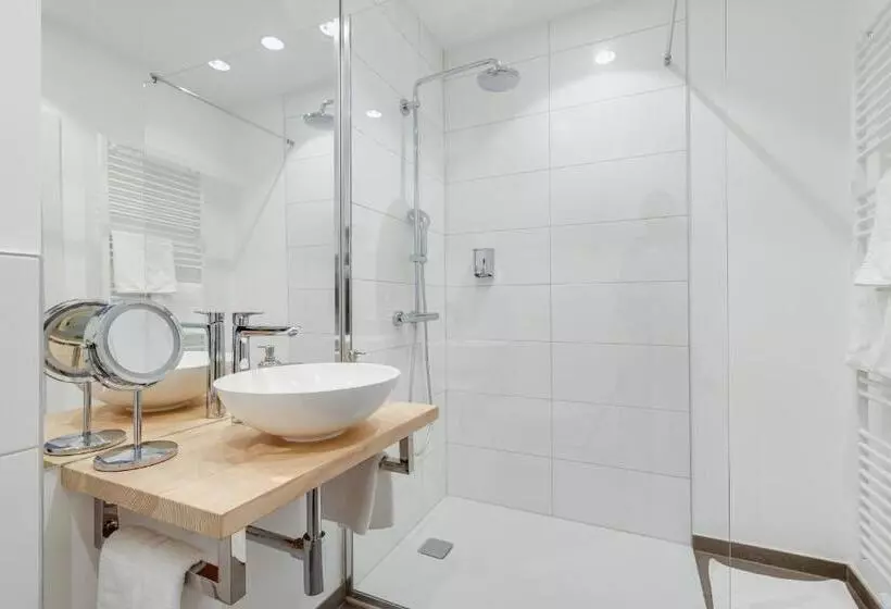 اتاق لوکس با بالکن, Boutique Hotel Goldenes Lamm