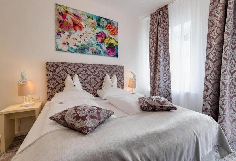 バルコニー付きデラックスルーム, Boutique Hotel Goldenes Lamm