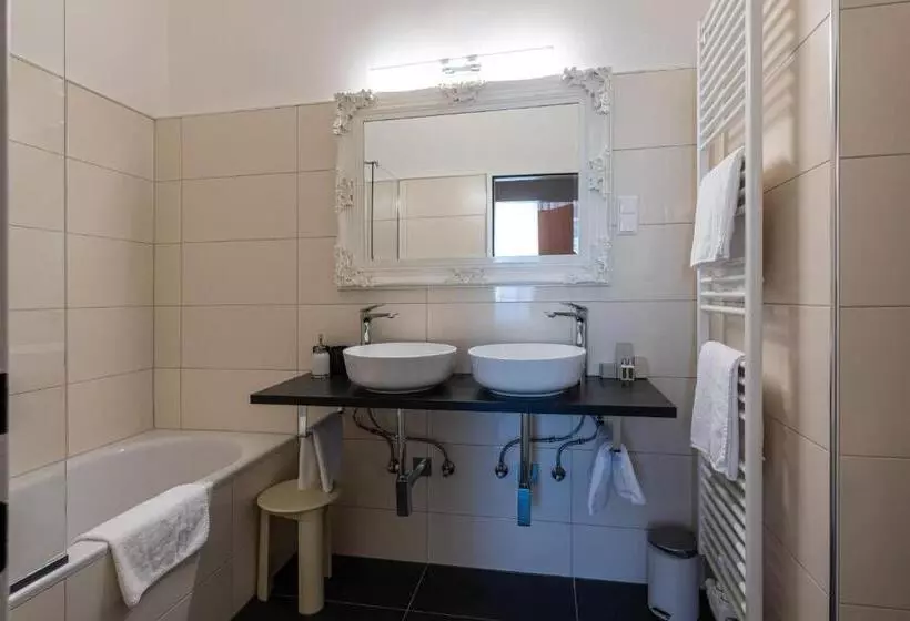اتاق استاندارد چهار تخته, Boutique Hotel Goldenes Lamm