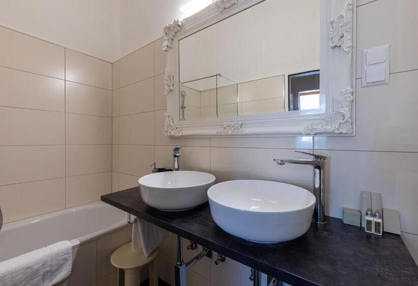 スタンダード４人部屋, Boutique Hotel Goldenes Lamm