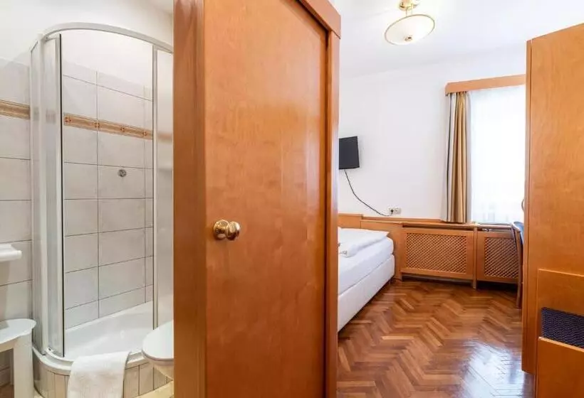 اتاق استاندارد یک نفره, Boutique Hotel Goldenes Lamm