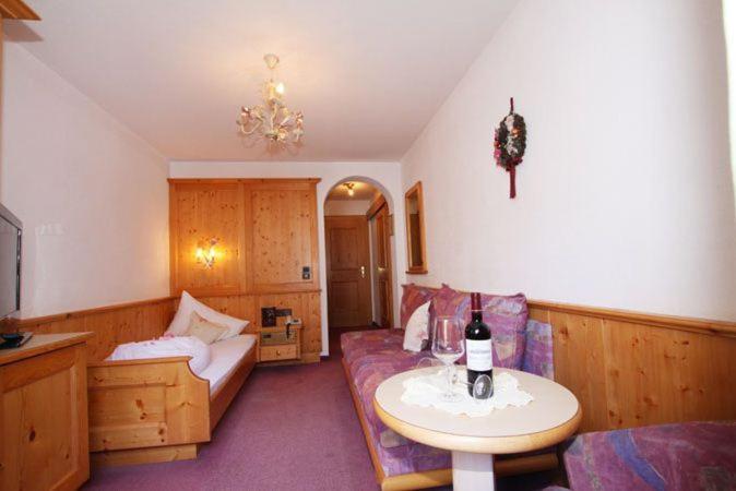 غرفة قياسية فردية مزودة بشُرفة, Central