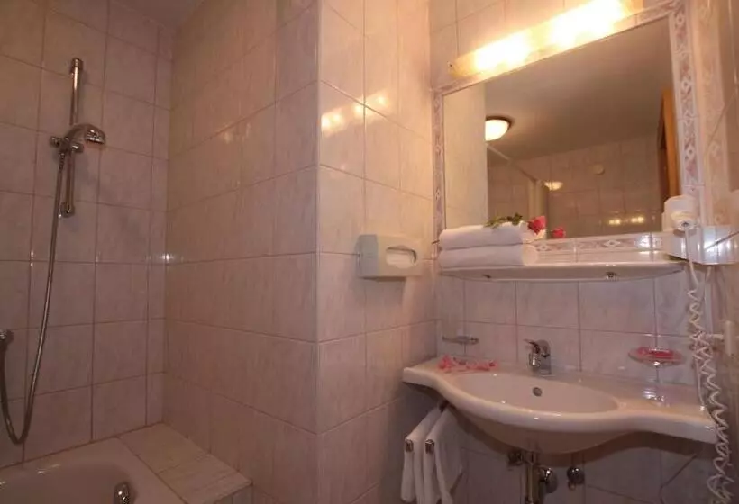 Quarto Estandar, Central