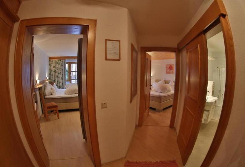 غرفة قياسية رباعية, Central