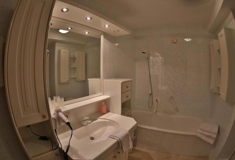 غرفة قياسية رباعية, Central