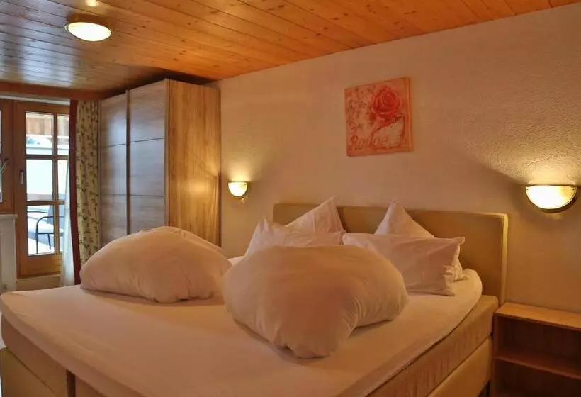 Quarto Quádruplo Estandar, Central