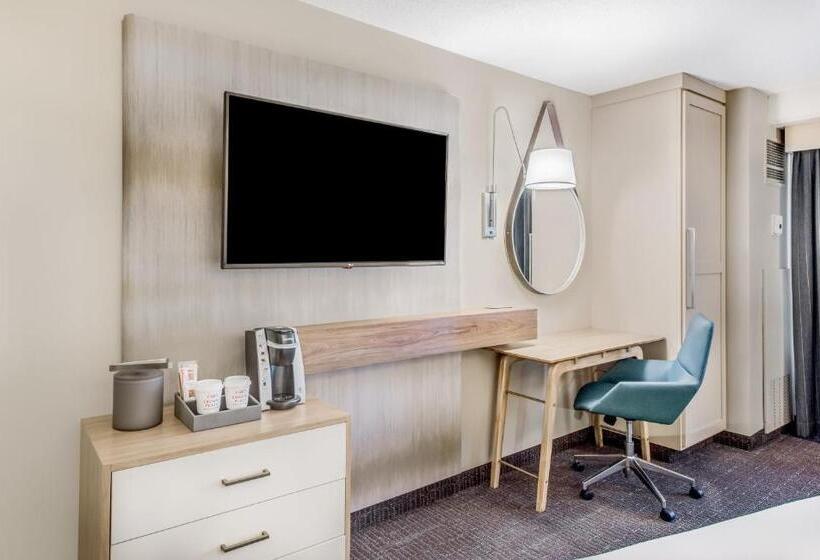 Номер Стандарт Кровать Кинг Адаптированный для Инвалидов, Crowne Plaza Cleveland At Playhouse Square, An Ihg