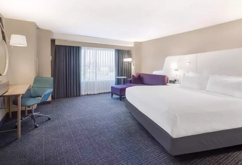 キングサイズベッドのスタンダードルーム, Crowne Plaza Cleveland At Playhouse Square, An Ihg