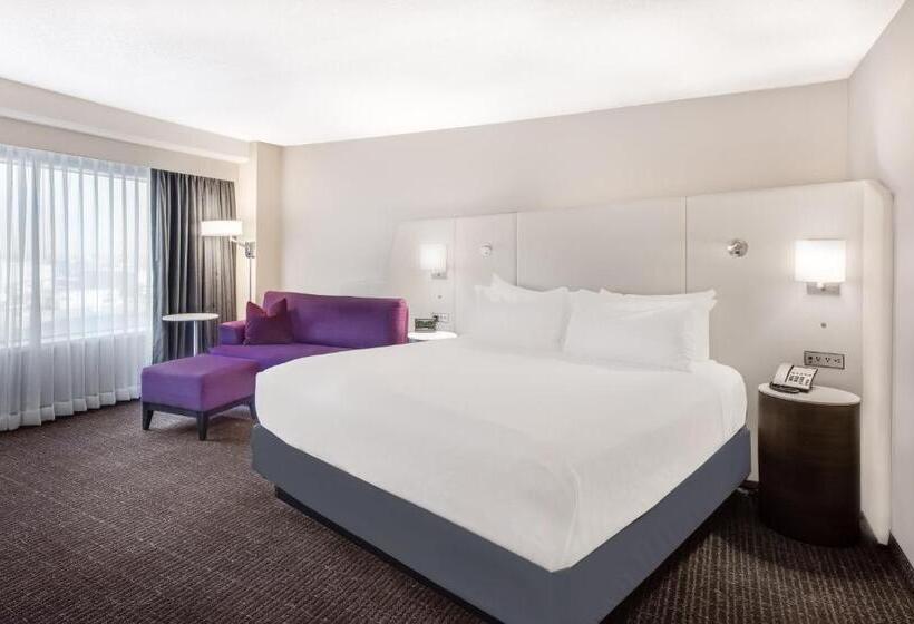 스탠다드 룸 킹사이즈 침대, Crowne Plaza Cleveland At Playhouse Square, An Ihg