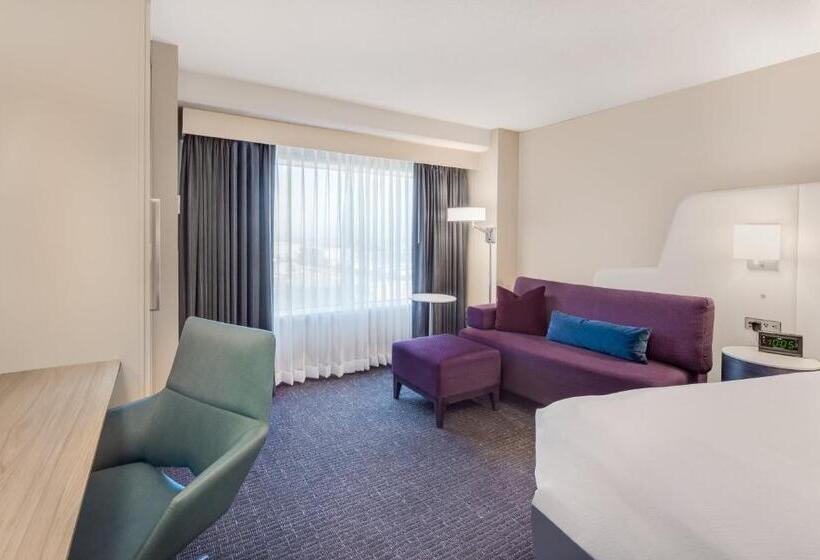 스탠다드 룸 킹사이즈 침대, Crowne Plaza Cleveland At Playhouse Square, An Ihg