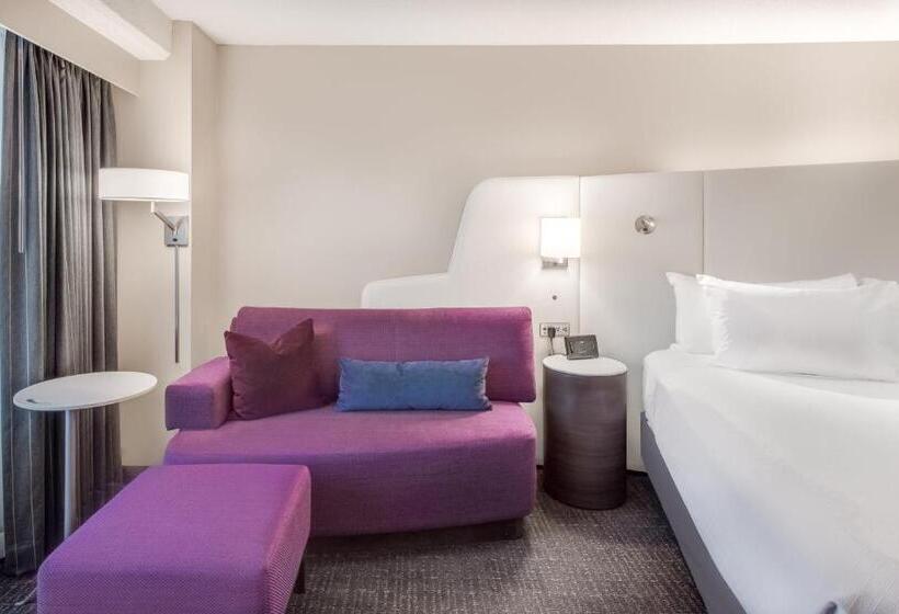 스탠다드 룸 킹사이즈 침대, Crowne Plaza Cleveland At Playhouse Square, An Ihg