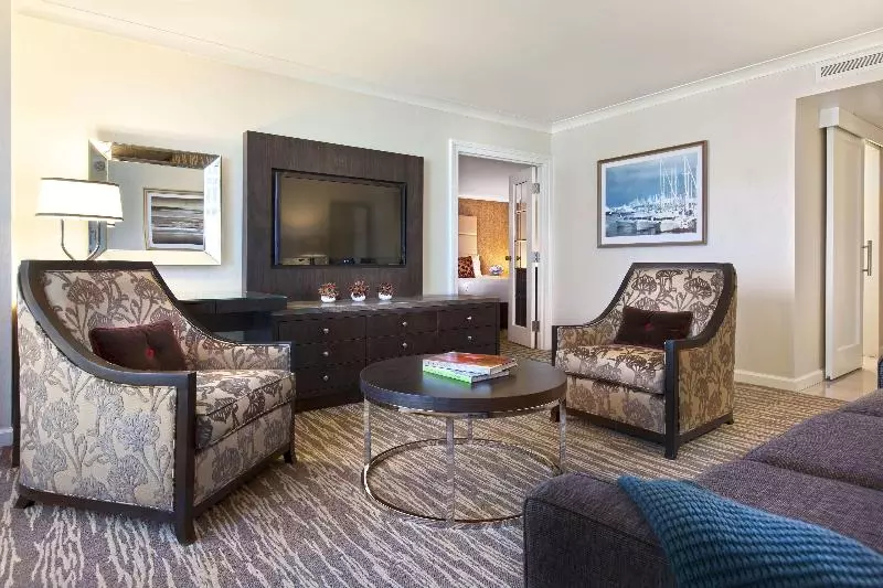 キングサイズベッドのスイートルーム, Fairmont Waterfront
