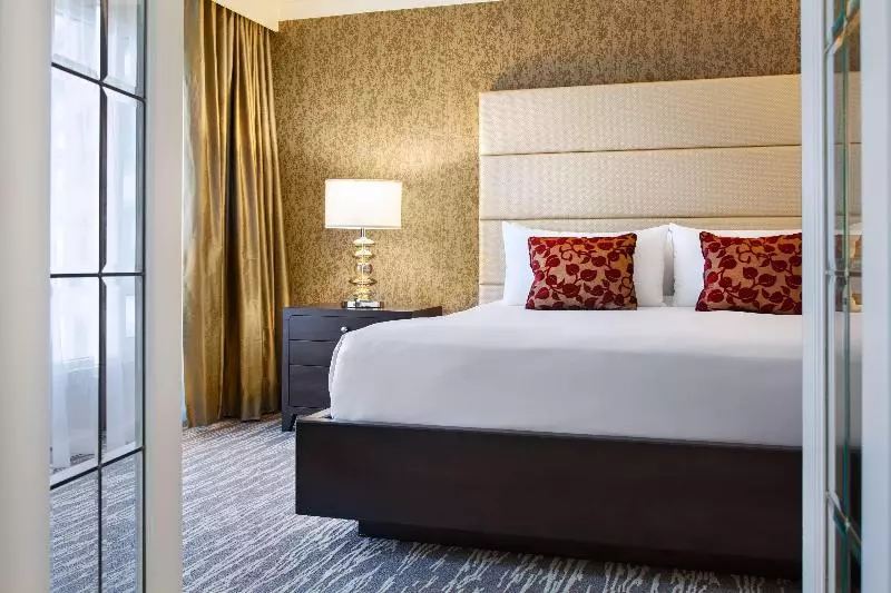 キングサイズベッドのスイートルーム, Fairmont Waterfront