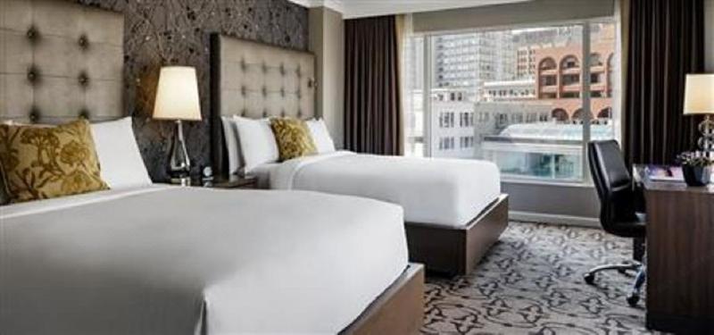 غرفة قياسية مطلة على المدينة, Fairmont Waterfront