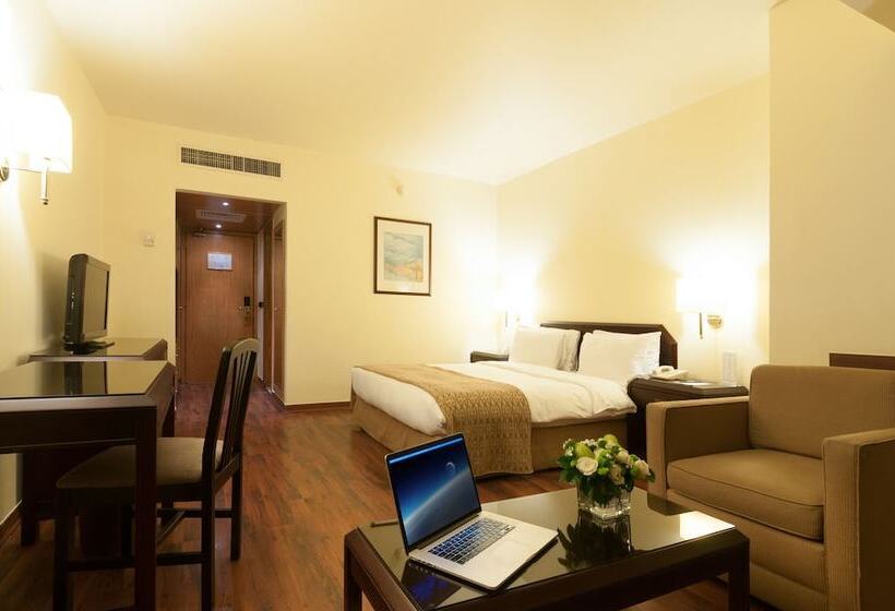 اتاق سوپریور, Le Commodore