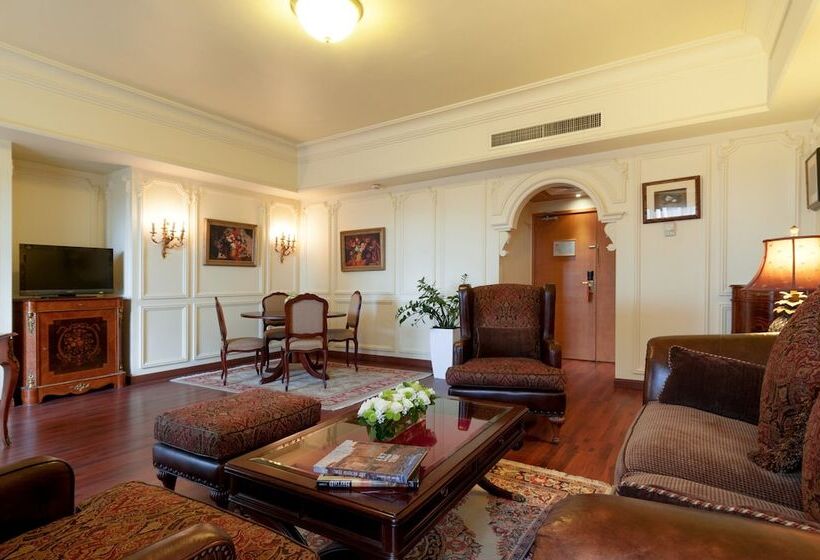 سوئیت با بالکن, Le Commodore