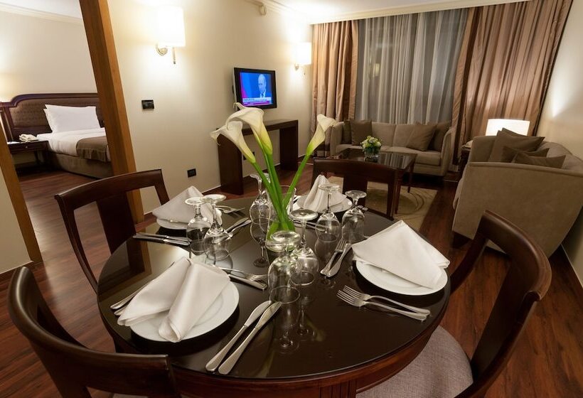 سوییت اجرایی, Le Commodore