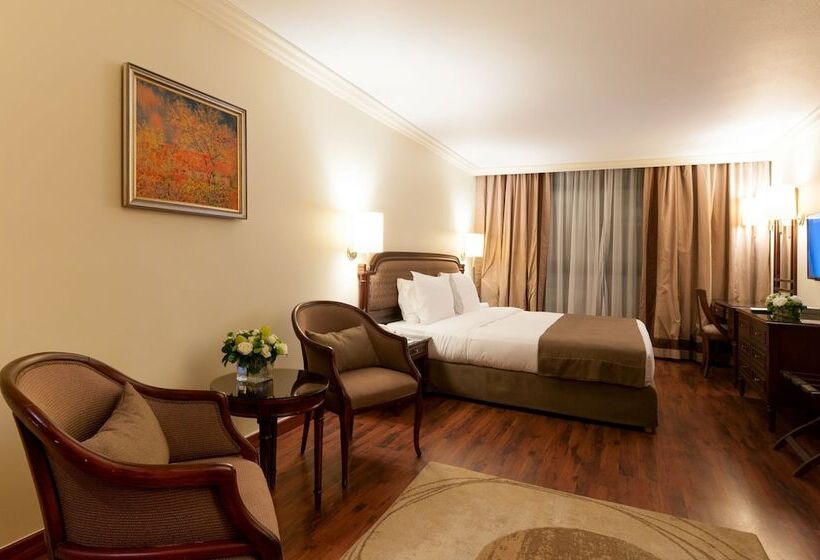 سوییت اجرایی, Le Commodore