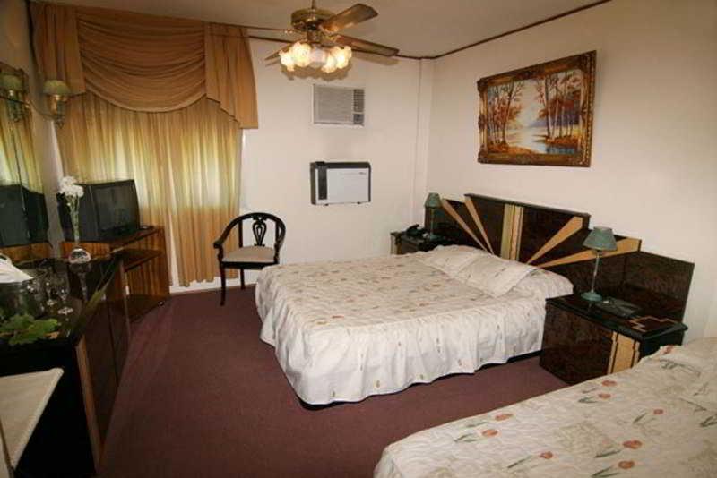 חדר סטנדרט לשלושה, Nutibara