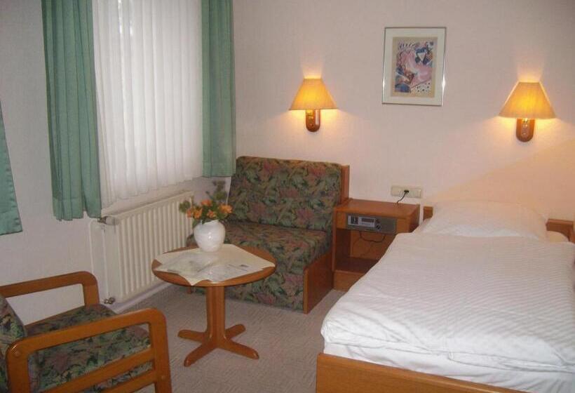 חדר סטנדרט יחיד, Am Bahnhof