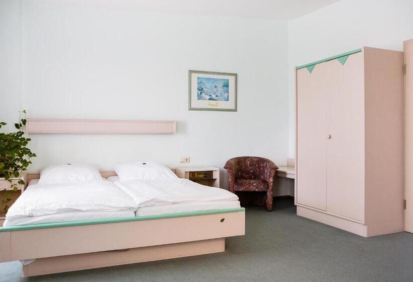 חדר סטנדרט, Am Bahnhof