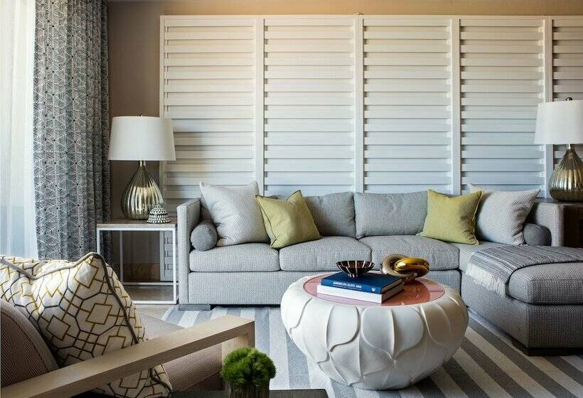 سوییت لوکس, Grace Bay Club