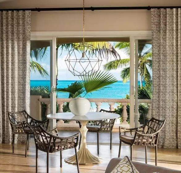 سوییت لوکس, Grace Bay Club