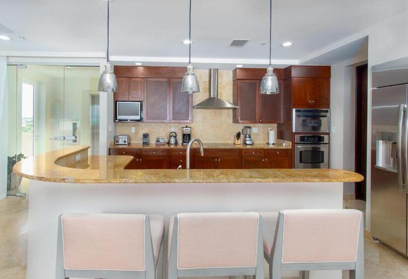 سوییت, Grace Bay Club