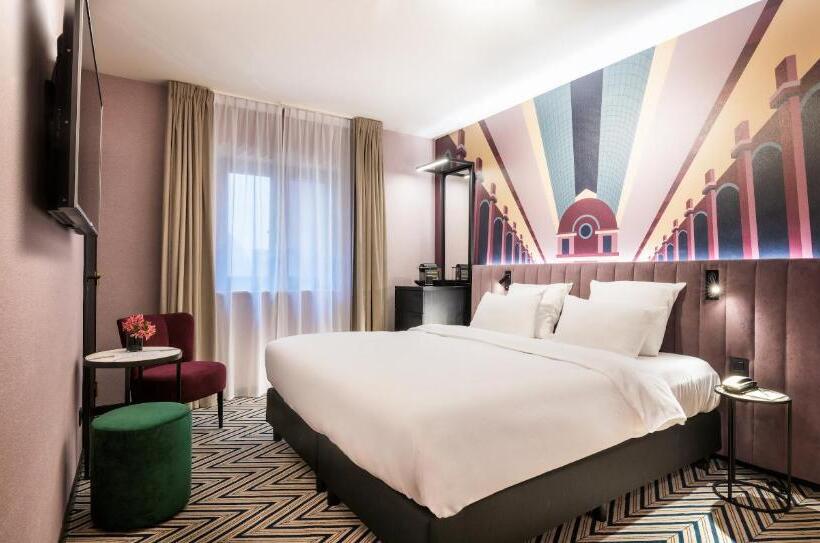 Standard Room King Size Bed, Numa Brussels Royal Galleries