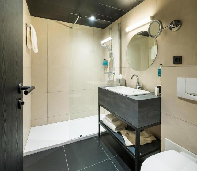 Standard Single Room, Numa Brussels Royal Galleries