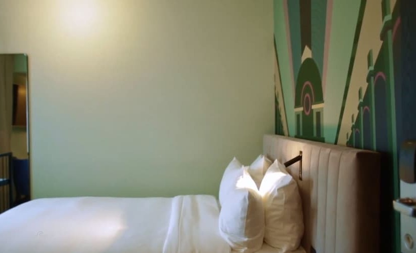 Standard Single Room, Numa Brussels Royal Galleries