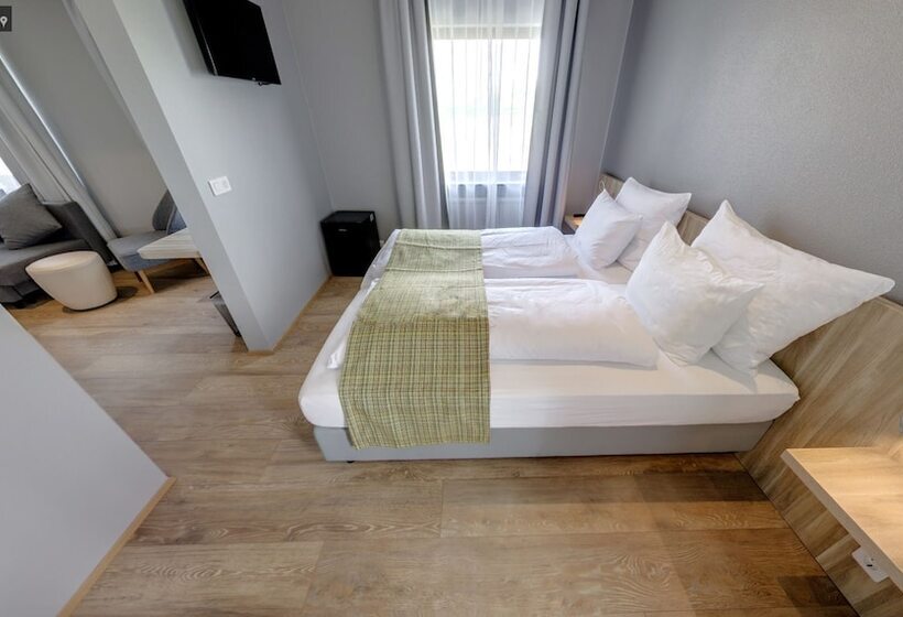 اتاق خانوادگی, Laugarbakki