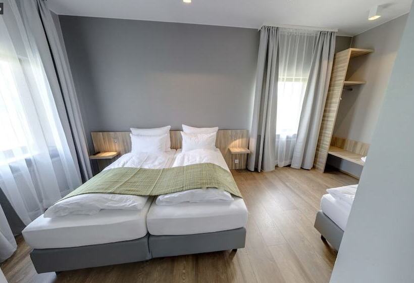 اتاق خانوادگی, Laugarbakki