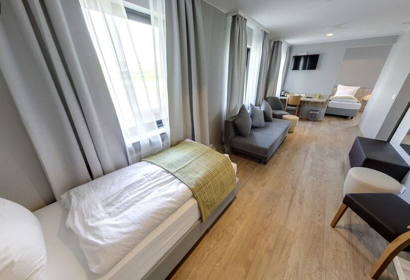 اتاق خانوادگی, Laugarbakki